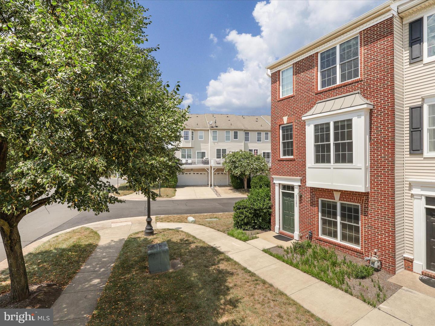43080 CENTER ST, CHANTILLY, Virginia 20152, 3 Bedrooms Bedrooms, ,3 BathroomsBathrooms,Residential,For sale,43080 CENTER ST,VALO2103816 MLS # VALO2103816