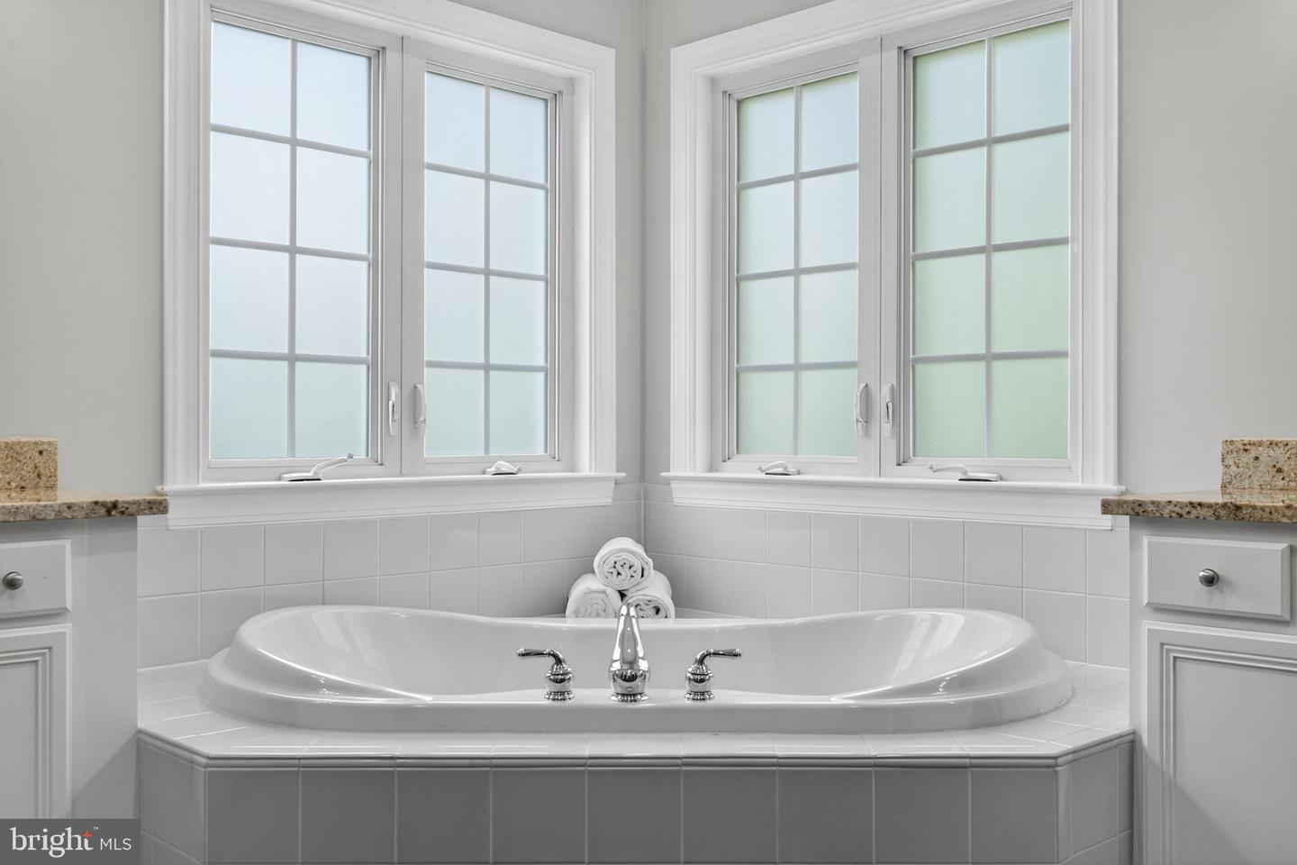 9198 TOPAZ ST, FAIRFAX, Virginia 22031, 5 Bedrooms Bedrooms, ,4 BathroomsBathrooms,Residential,For sale,9198 TOPAZ ST,VAFX2259236 MLS # VAFX2259236
