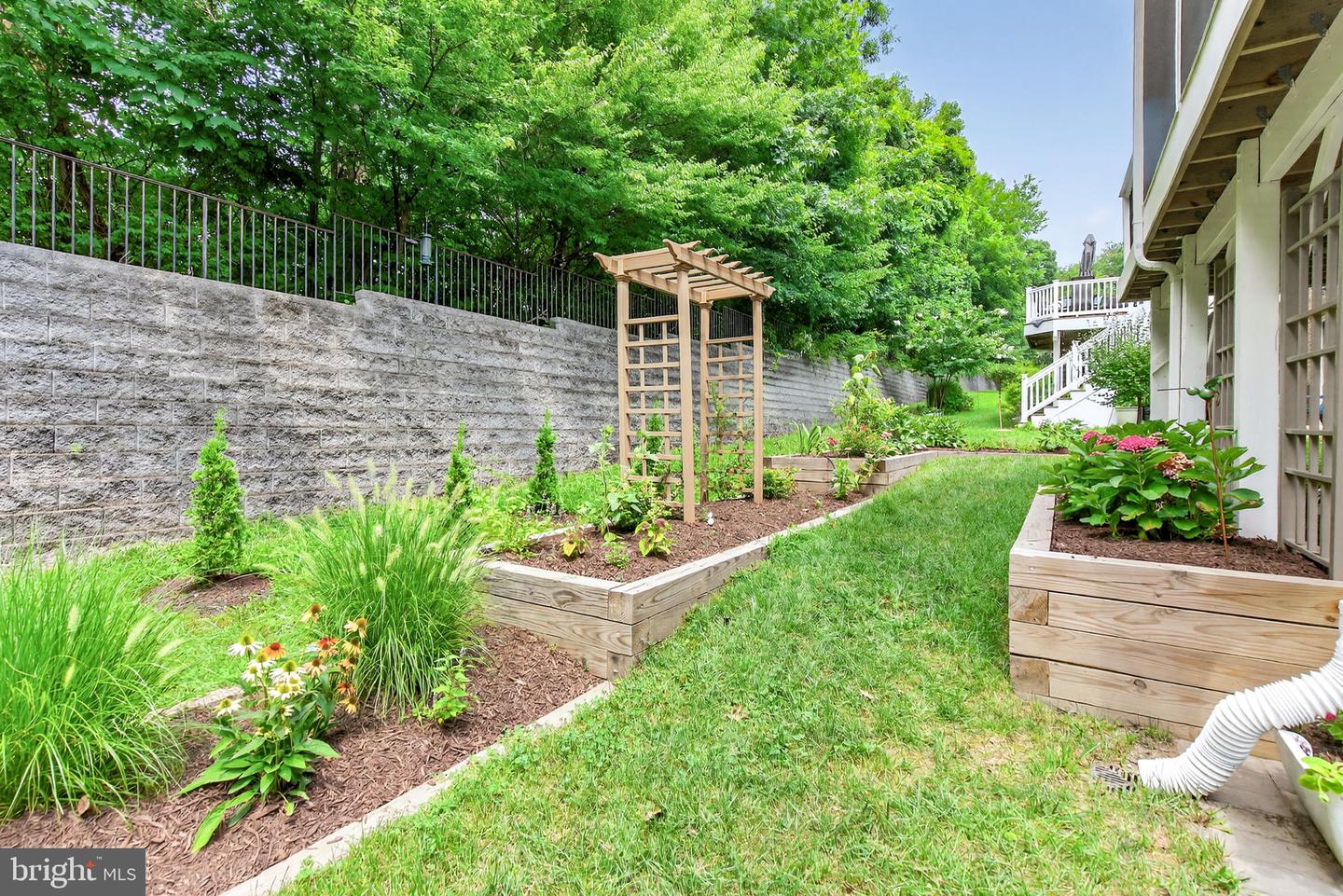 9198 TOPAZ ST, FAIRFAX, Virginia 22031, 5 Bedrooms Bedrooms, ,4 BathroomsBathrooms,Residential,For sale,9198 TOPAZ ST,VAFX2259236 MLS # VAFX2259236