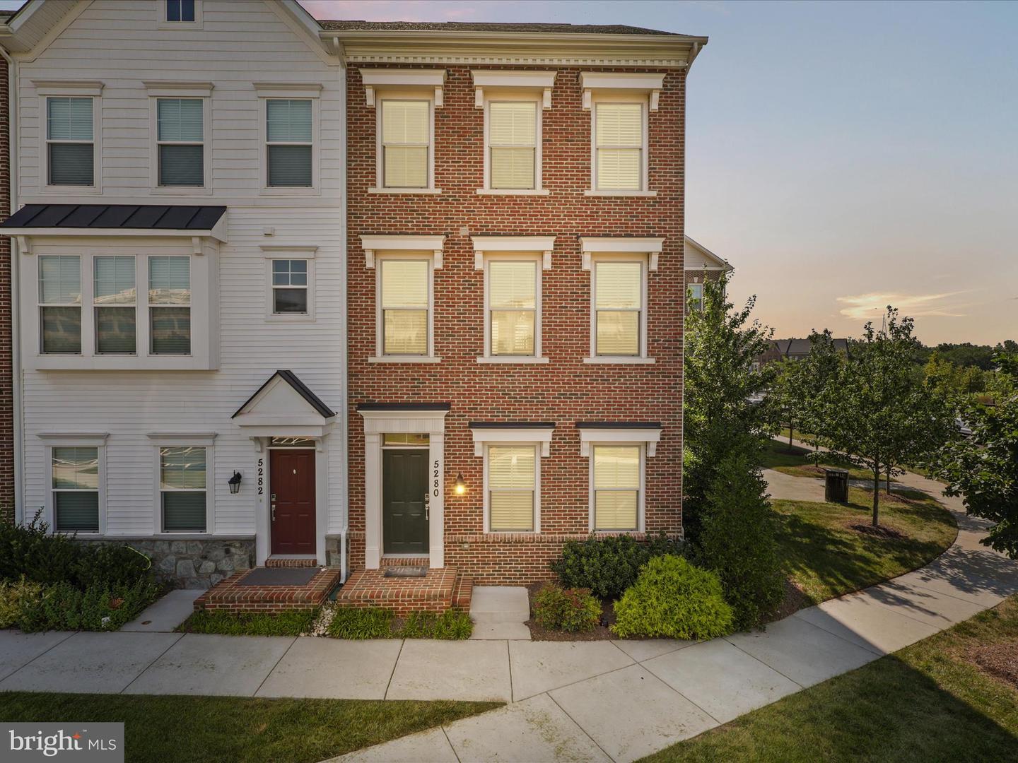 5280 RIDGEVIEW RETREAT DR, CHANTILLY, Virginia 20151, 4 Bedrooms Bedrooms, ,3 BathroomsBathrooms,Residential,For sale,5280 RIDGEVIEW RETREAT DR,VAFX2259290 MLS # VAFX2259290