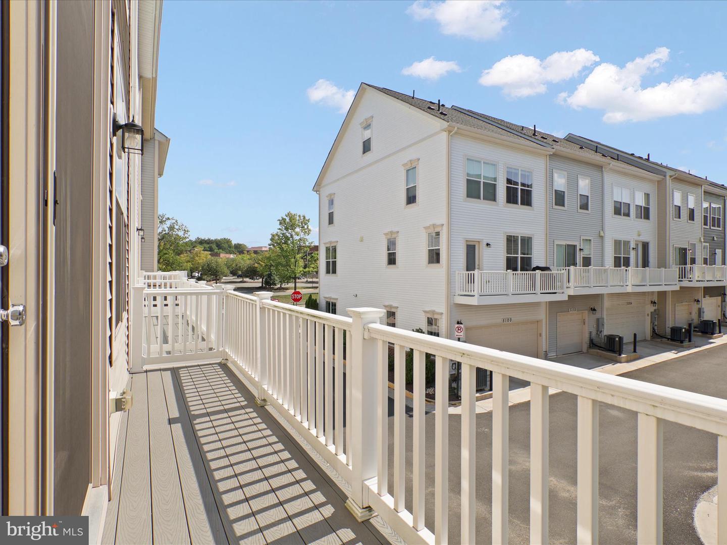 5280 RIDGEVIEW RETREAT DR, CHANTILLY, Virginia 20151, 4 Bedrooms Bedrooms, ,3 BathroomsBathrooms,Residential,For sale,5280 RIDGEVIEW RETREAT DR,VAFX2259290 MLS # VAFX2259290