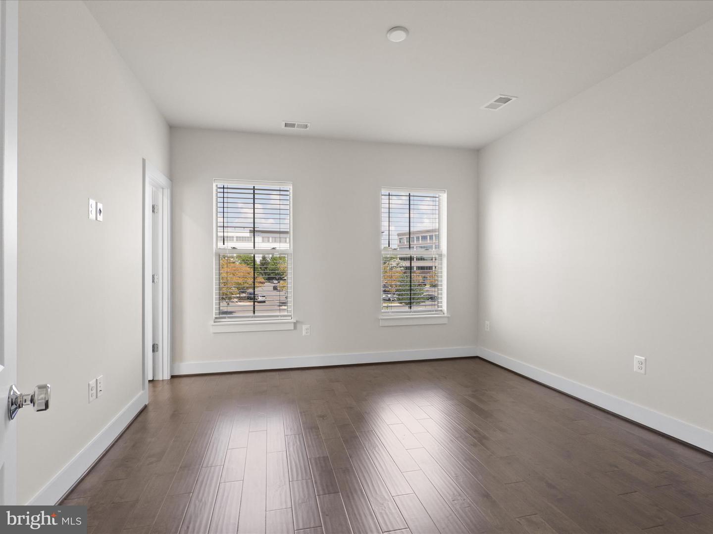 5280 RIDGEVIEW RETREAT DR, CHANTILLY, Virginia 20151, 4 Bedrooms Bedrooms, ,3 BathroomsBathrooms,Residential,For sale,5280 RIDGEVIEW RETREAT DR,VAFX2259290 MLS # VAFX2259290