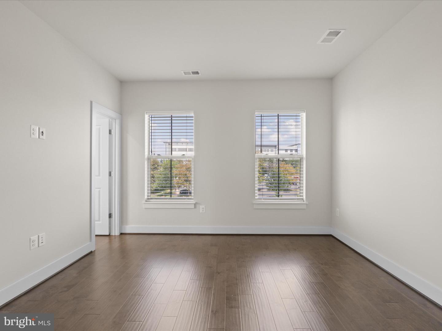 5280 RIDGEVIEW RETREAT DR, CHANTILLY, Virginia 20151, 4 Bedrooms Bedrooms, ,3 BathroomsBathrooms,Residential,For sale,5280 RIDGEVIEW RETREAT DR,VAFX2259290 MLS # VAFX2259290