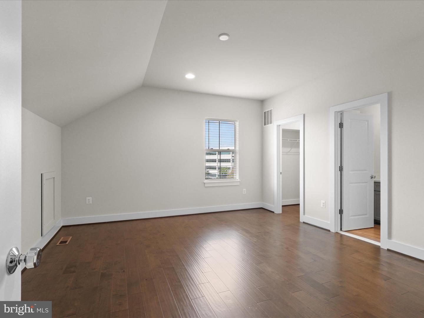 5280 RIDGEVIEW RETREAT DR, CHANTILLY, Virginia 20151, 4 Bedrooms Bedrooms, ,3 BathroomsBathrooms,Residential,For sale,5280 RIDGEVIEW RETREAT DR,VAFX2259290 MLS # VAFX2259290