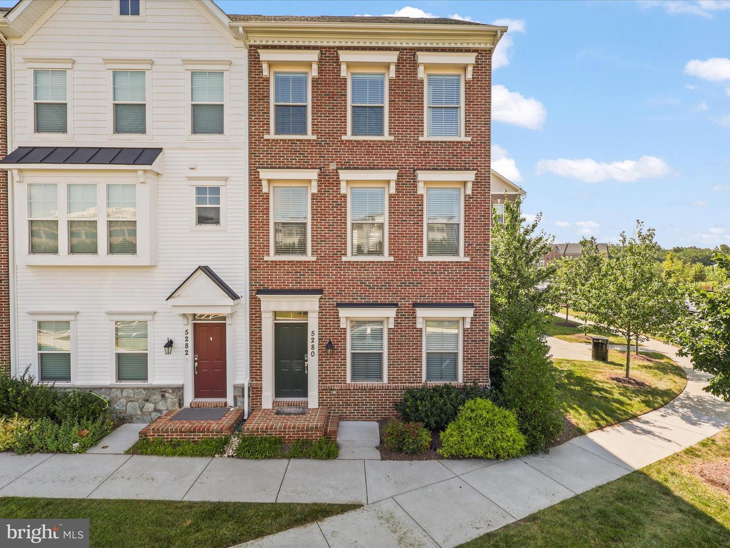 5280 RIDGEVIEW RETREAT DR, CHANTILLY, Virginia 20151, 4 Bedrooms Bedrooms, ,3 BathroomsBathrooms,Residential,For sale,5280 RIDGEVIEW RETREAT DR,VAFX2259290 MLS # VAFX2259290