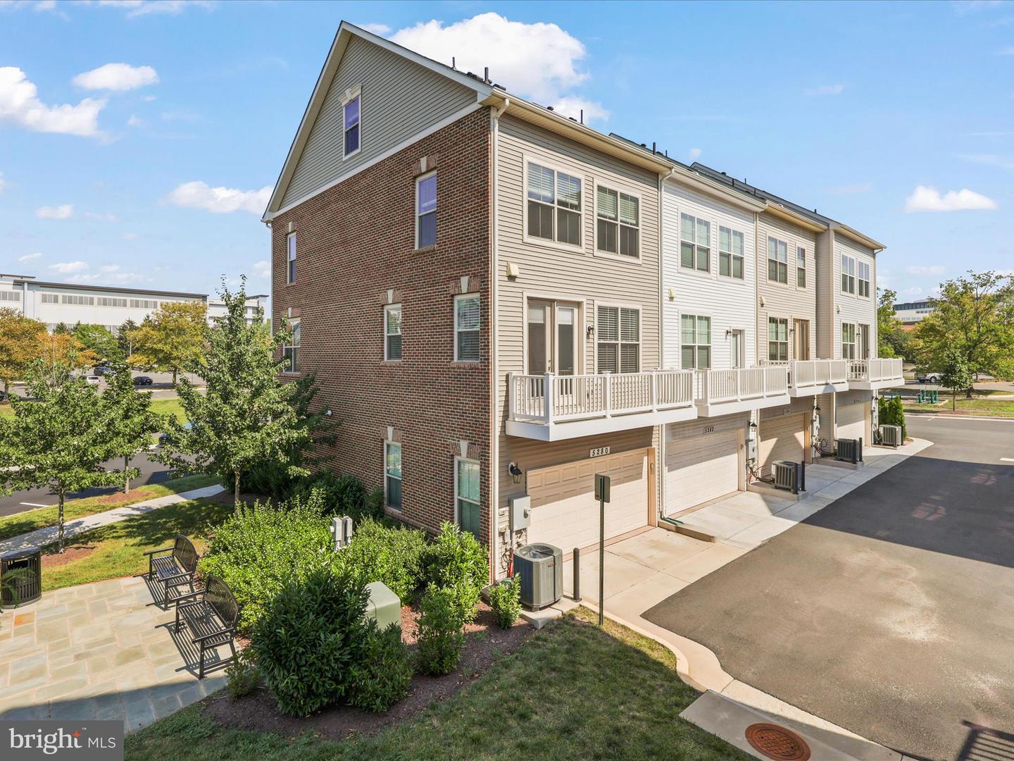 5280 RIDGEVIEW RETREAT DR, CHANTILLY, Virginia 20151, 4 Bedrooms Bedrooms, ,3 BathroomsBathrooms,Residential,For sale,5280 RIDGEVIEW RETREAT DR,VAFX2259290 MLS # VAFX2259290