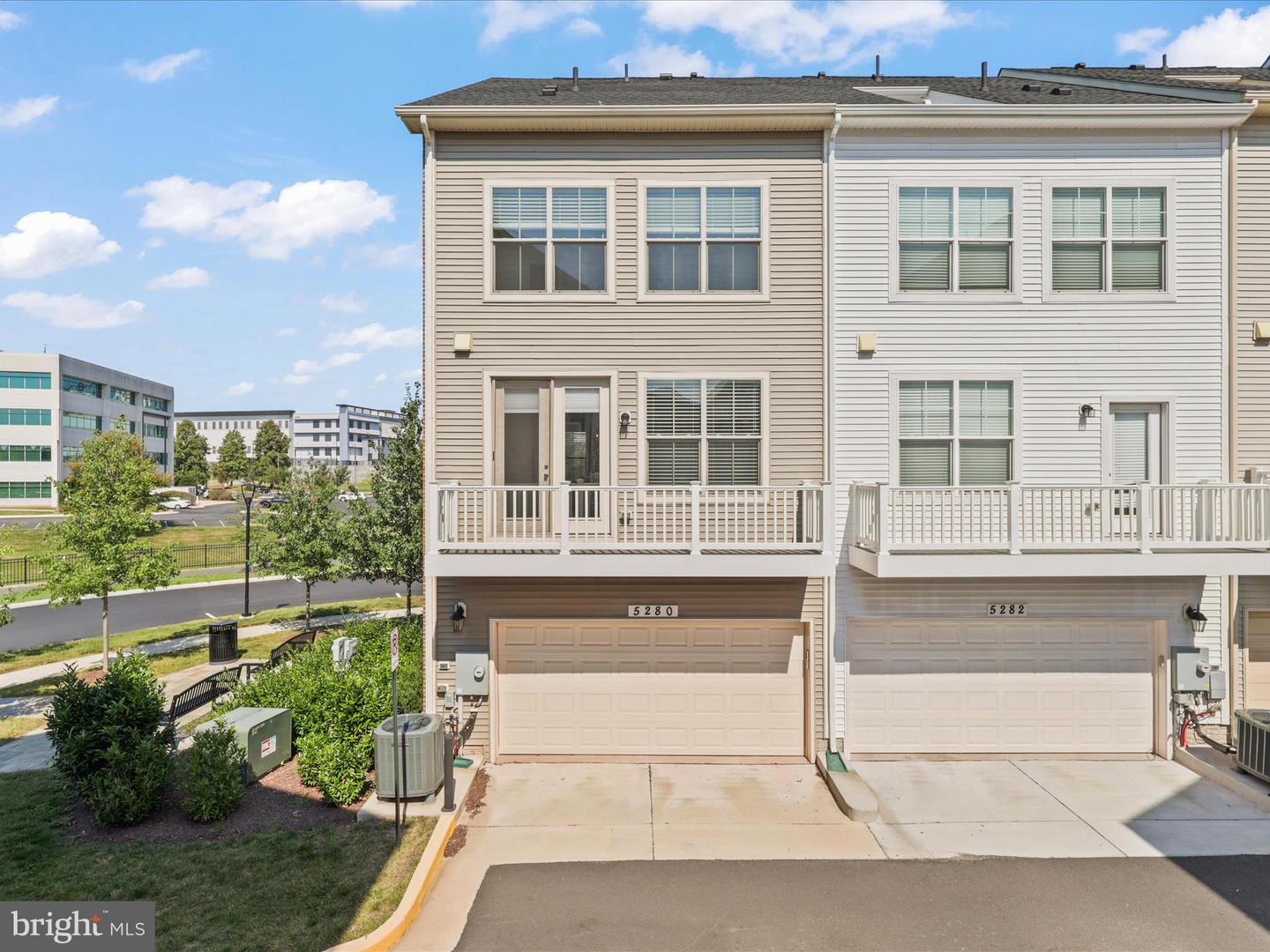 5280 RIDGEVIEW RETREAT DR, CHANTILLY, Virginia 20151, 4 Bedrooms Bedrooms, ,3 BathroomsBathrooms,Residential,For sale,5280 RIDGEVIEW RETREAT DR,VAFX2259290 MLS # VAFX2259290