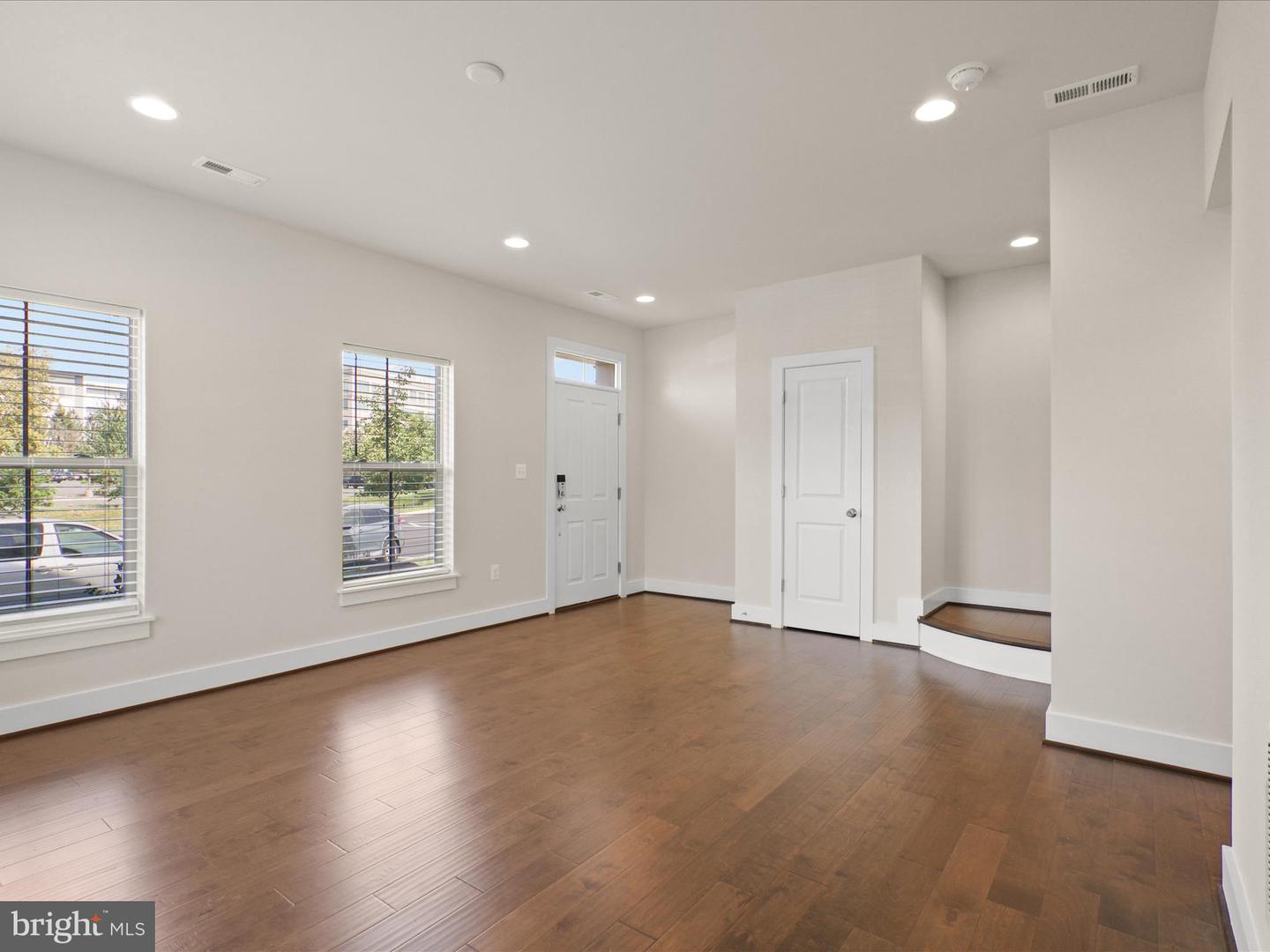 5280 RIDGEVIEW RETREAT DR, CHANTILLY, Virginia 20151, 4 Bedrooms Bedrooms, ,3 BathroomsBathrooms,Residential,For sale,5280 RIDGEVIEW RETREAT DR,VAFX2259290 MLS # VAFX2259290