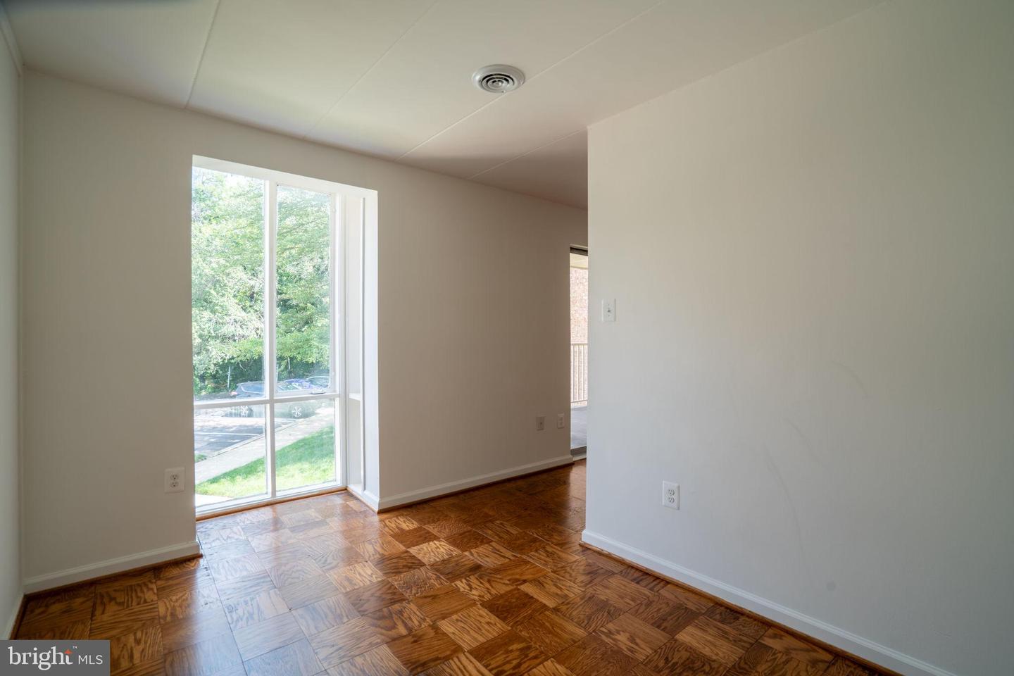 2622 WAGON DR #316 (2B), ALEXANDRIA, Virginia 22303, 2 Bedrooms Bedrooms, 3 Rooms Rooms,1 BathroomBathrooms,Residential,For sale,2622 WAGON DR #316 (2B),VAFX2259468 MLS # VAFX2259468