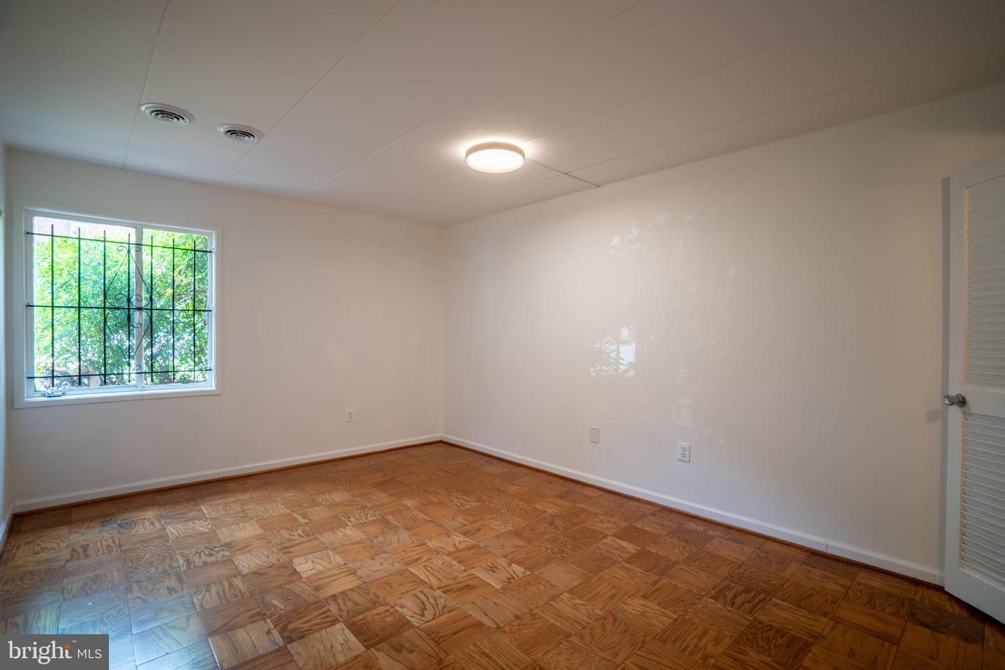 2622 WAGON DR #316 (2B), ALEXANDRIA, Virginia 22303, 2 Bedrooms Bedrooms, 3 Rooms Rooms,1 BathroomBathrooms,Residential,For sale,2622 WAGON DR #316 (2B),VAFX2259468 MLS # VAFX2259468