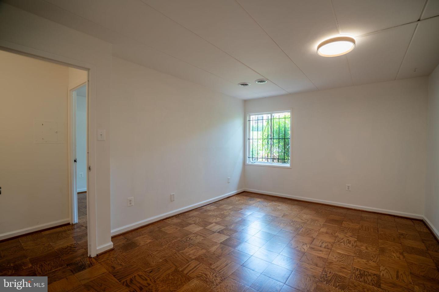 2622 WAGON DR #316 (2B), ALEXANDRIA, Virginia 22303, 2 Bedrooms Bedrooms, 3 Rooms Rooms,1 BathroomBathrooms,Residential,For sale,2622 WAGON DR #316 (2B),VAFX2259468 MLS # VAFX2259468