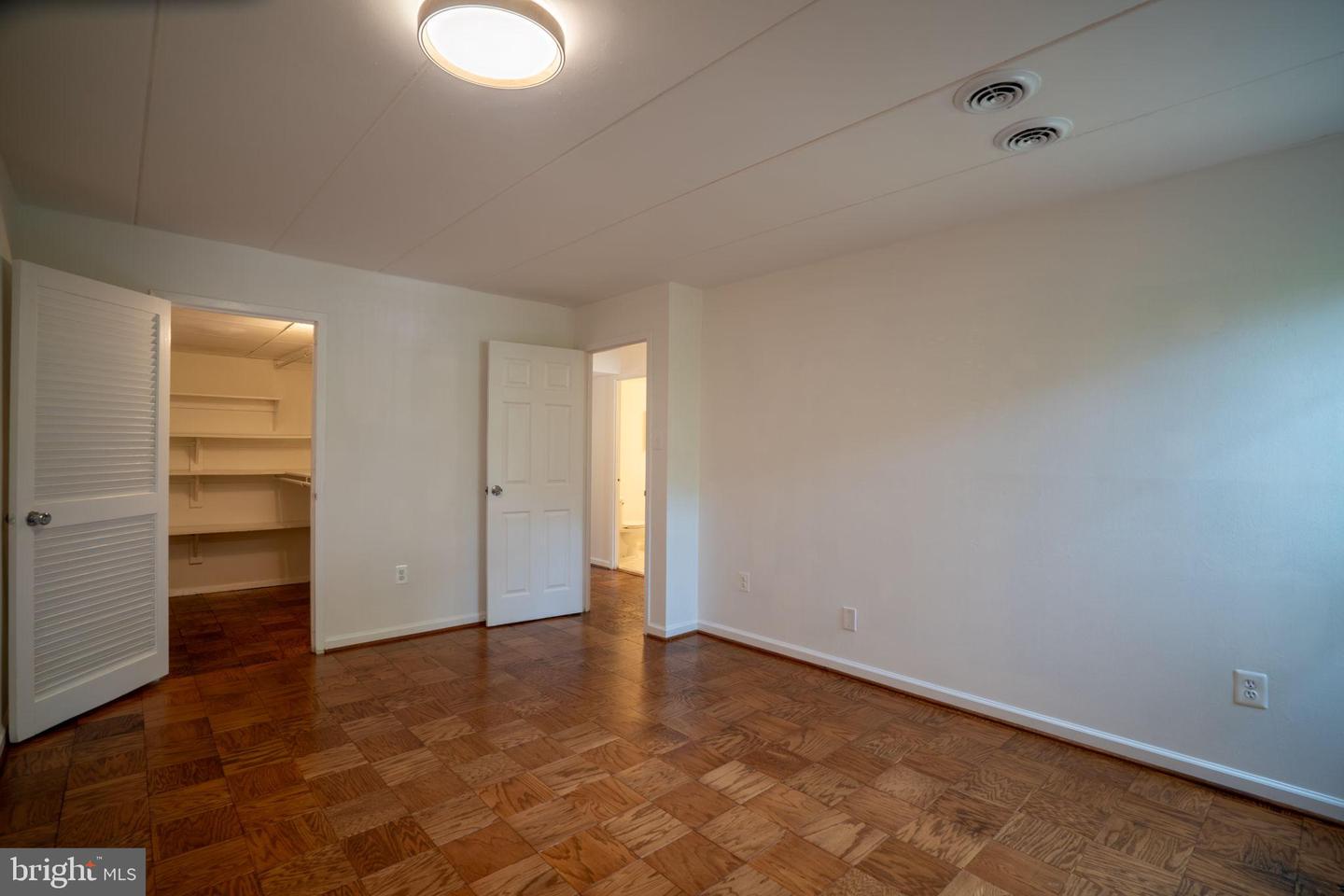 2622 WAGON DR #316 (2B), ALEXANDRIA, Virginia 22303, 2 Bedrooms Bedrooms, 3 Rooms Rooms,1 BathroomBathrooms,Residential,For sale,2622 WAGON DR #316 (2B),VAFX2259468 MLS # VAFX2259468