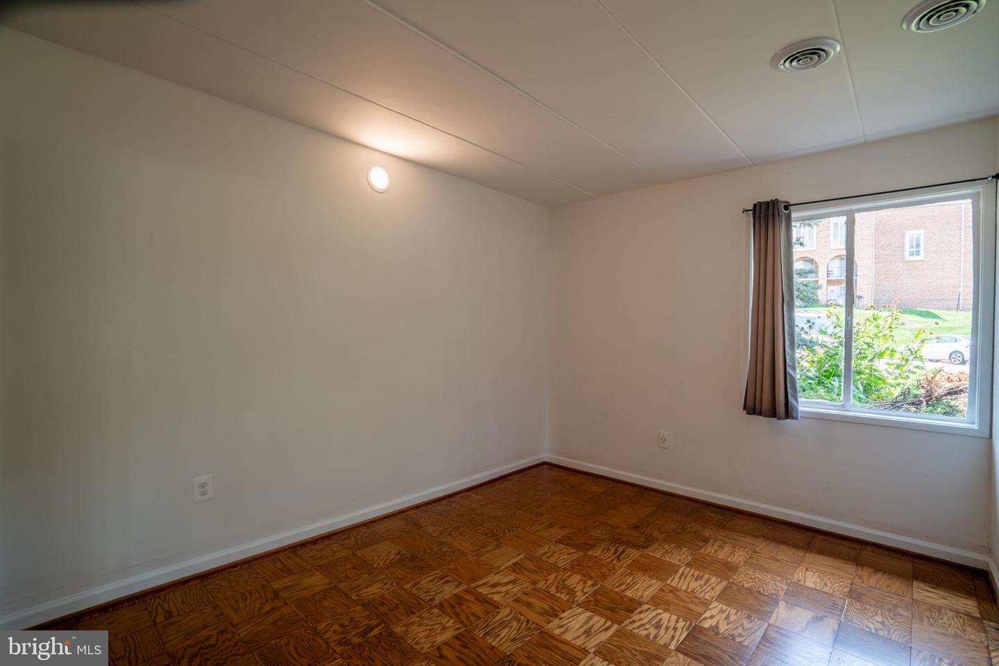 2622 WAGON DR #316 (2B), ALEXANDRIA, Virginia 22303, 2 Bedrooms Bedrooms, 3 Rooms Rooms,1 BathroomBathrooms,Residential,For sale,2622 WAGON DR #316 (2B),VAFX2259468 MLS # VAFX2259468