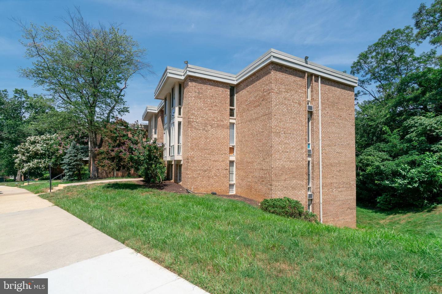 2622 WAGON DR #316 (2B), ALEXANDRIA, Virginia 22303, 2 Bedrooms Bedrooms, 3 Rooms Rooms,1 BathroomBathrooms,Residential,For sale,2622 WAGON DR #316 (2B),VAFX2259468 MLS # VAFX2259468
