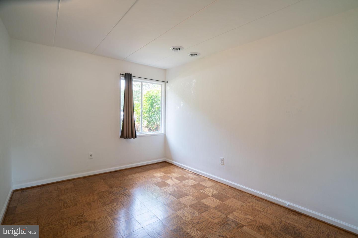2622 WAGON DR #316 (2B), ALEXANDRIA, Virginia 22303, 2 Bedrooms Bedrooms, 3 Rooms Rooms,1 BathroomBathrooms,Residential,For sale,2622 WAGON DR #316 (2B),VAFX2259468 MLS # VAFX2259468