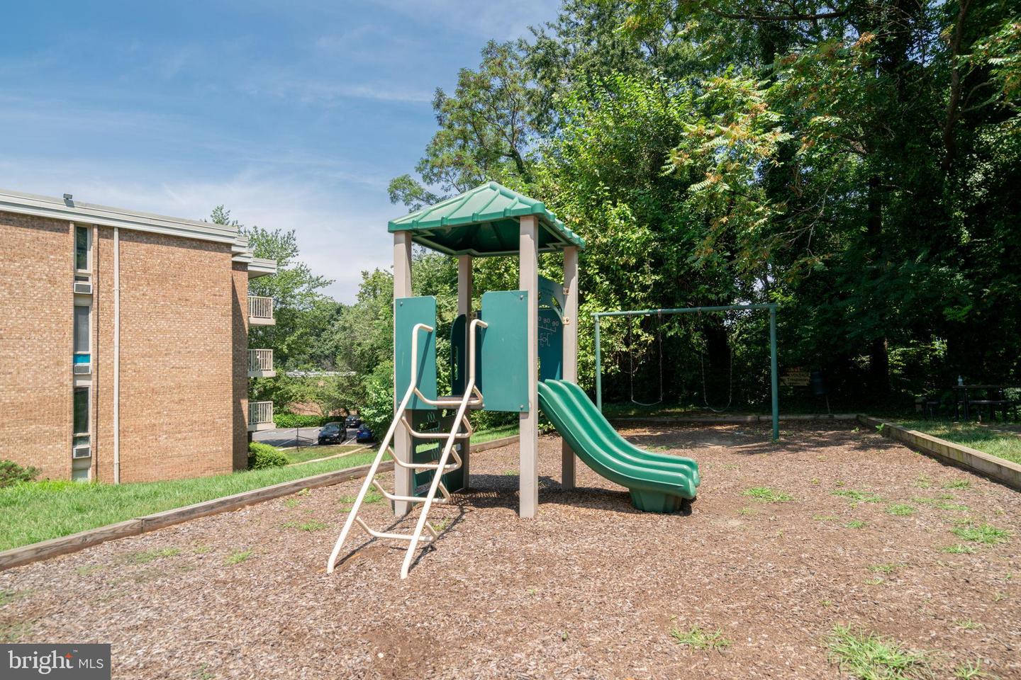 2622 WAGON DR #316 (2B), ALEXANDRIA, Virginia 22303, 2 Bedrooms Bedrooms, 3 Rooms Rooms,1 BathroomBathrooms,Residential,For sale,2622 WAGON DR #316 (2B),VAFX2259468 MLS # VAFX2259468
