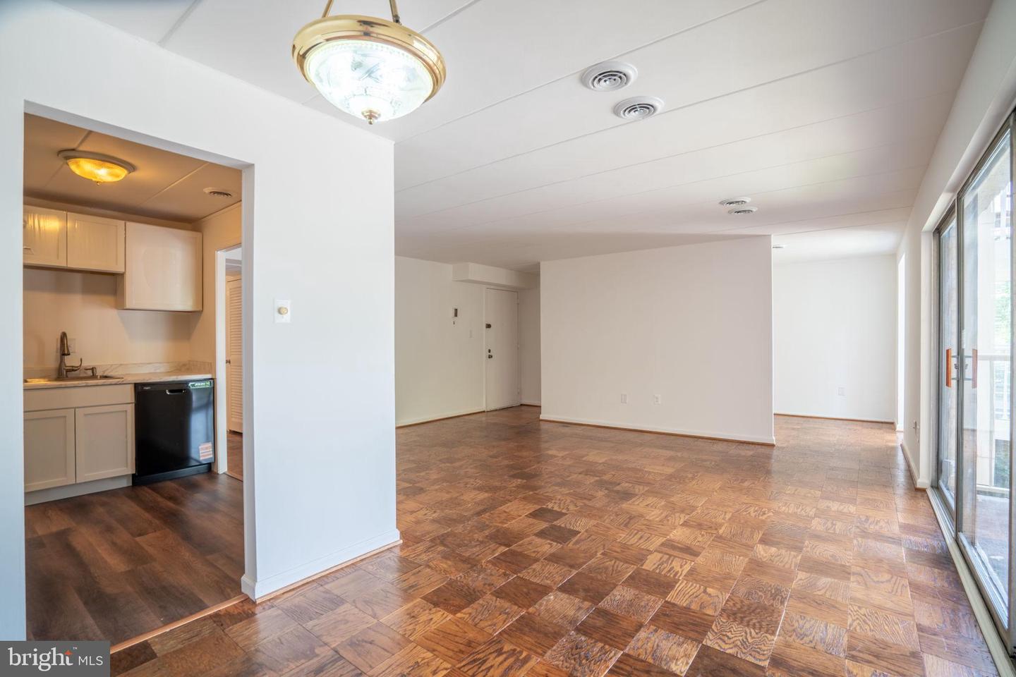 2622 WAGON DR #316 (2B), ALEXANDRIA, Virginia 22303, 2 Bedrooms Bedrooms, 3 Rooms Rooms,1 BathroomBathrooms,Residential,For sale,2622 WAGON DR #316 (2B),VAFX2259468 MLS # VAFX2259468