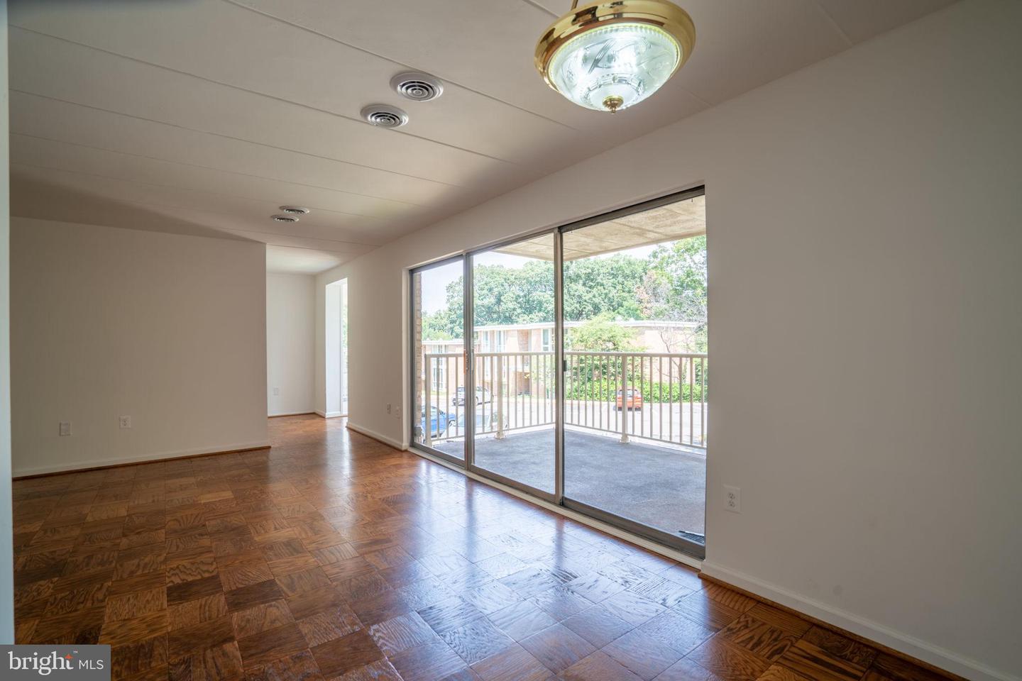 2622 WAGON DR #316 (2B), ALEXANDRIA, Virginia 22303, 2 Bedrooms Bedrooms, 3 Rooms Rooms,1 BathroomBathrooms,Residential,For sale,2622 WAGON DR #316 (2B),VAFX2259468 MLS # VAFX2259468