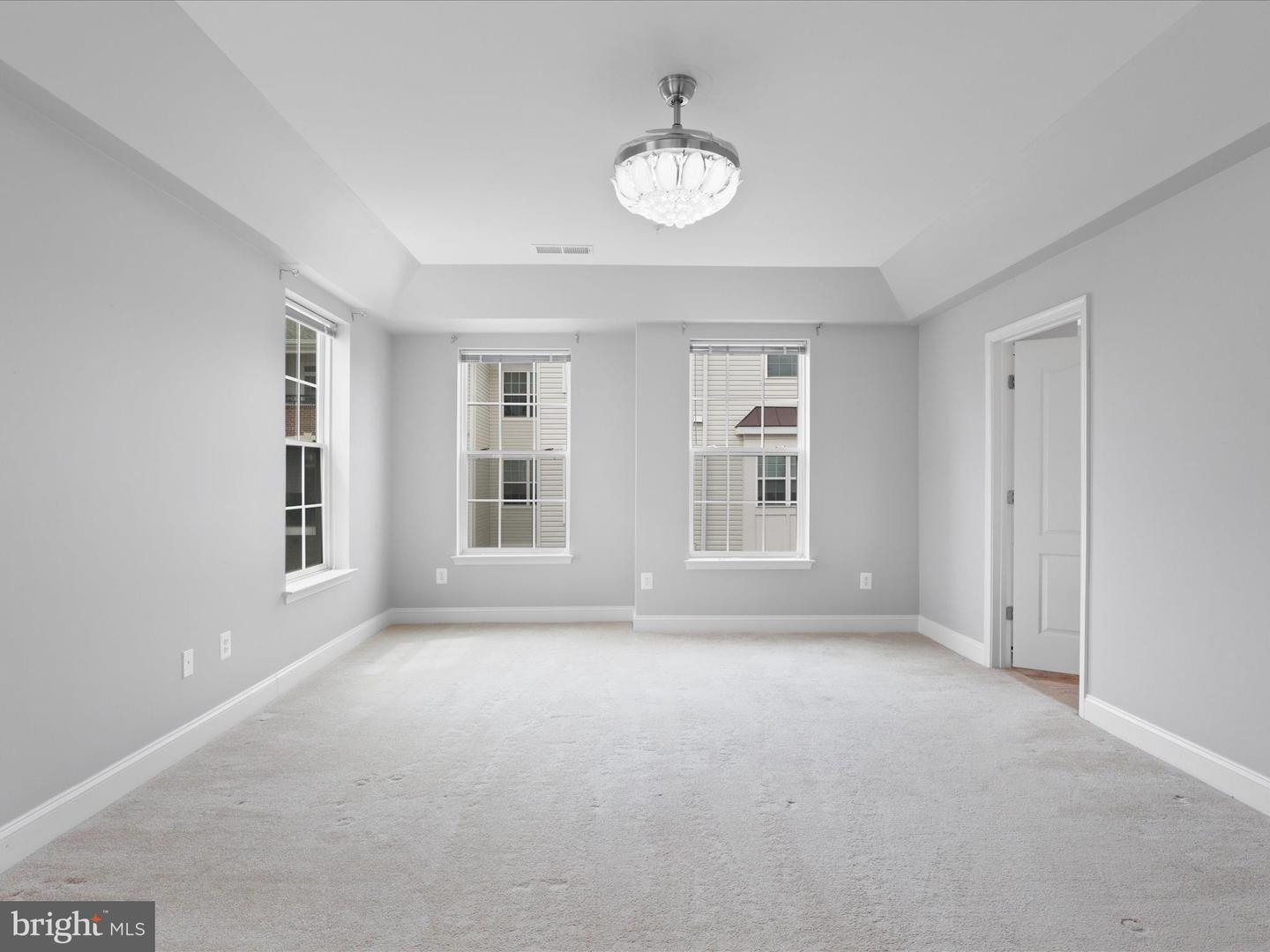 9200 CHARLESTON DR #302, MANASSAS, Virginia 20110, 3 Bedrooms Bedrooms, ,2 BathroomsBathrooms,Residential,For sale,9200 CHARLESTON DR #302,VAMN2009162 MLS # VAMN2009162