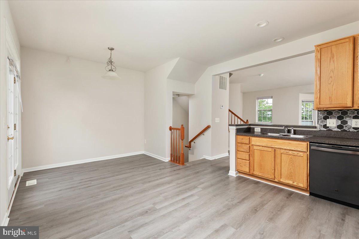 251 PATRIOTS PL, WOODSTOCK, Virginia 22664, 3 Bedrooms Bedrooms, 6 Rooms Rooms,2 BathroomsBathrooms,Residential,For sale,251 PATRIOTS PL,VASH2012196 MLS # VASH2012196