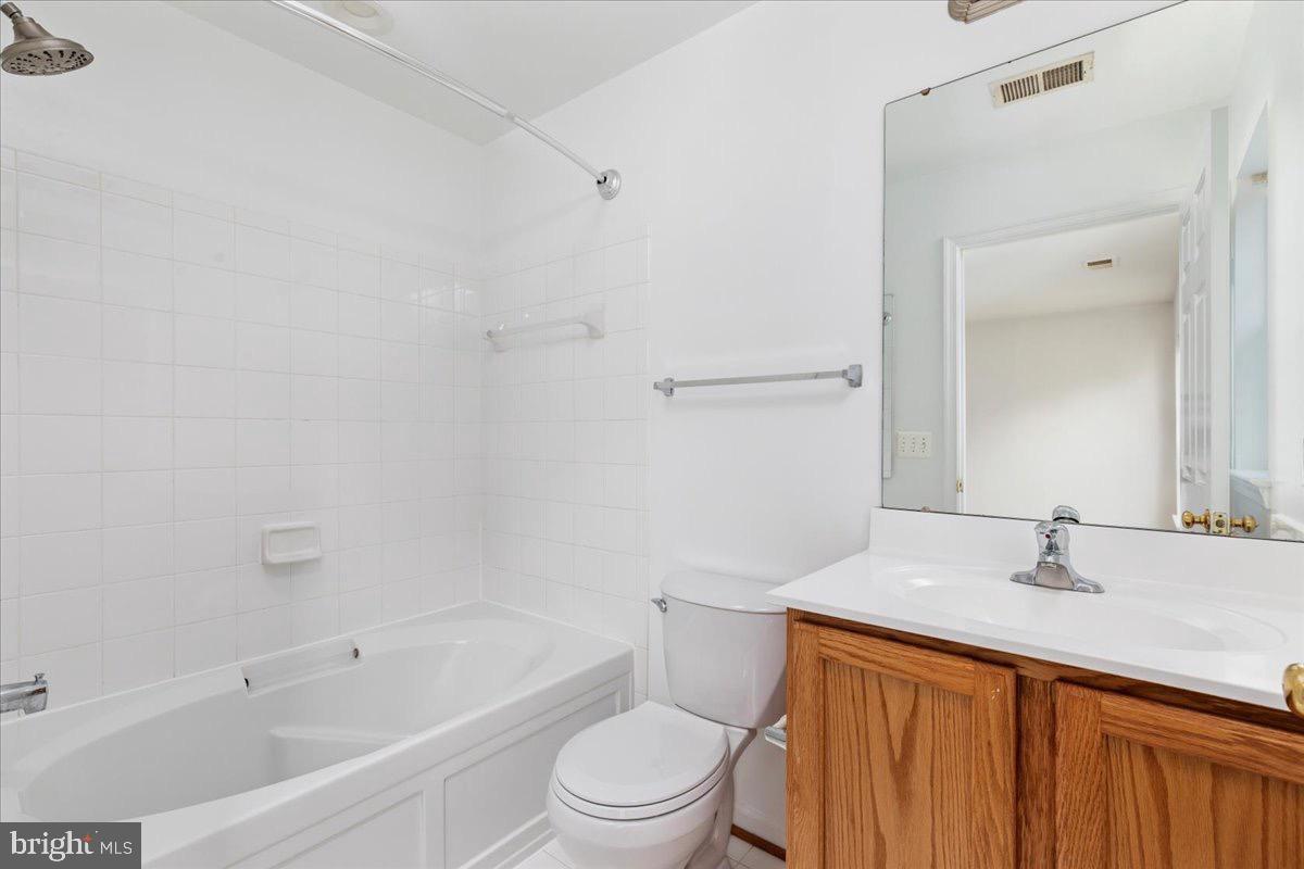 251 PATRIOTS PL, WOODSTOCK, Virginia 22664, 3 Bedrooms Bedrooms, 6 Rooms Rooms,2 BathroomsBathrooms,Residential,For sale,251 PATRIOTS PL,VASH2012196 MLS # VASH2012196
