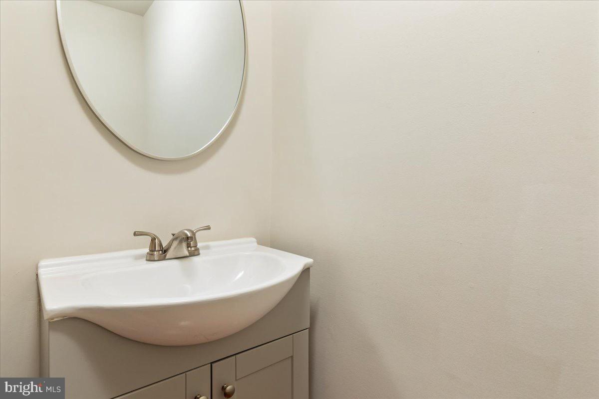 251 PATRIOTS PL, WOODSTOCK, Virginia 22664, 3 Bedrooms Bedrooms, 6 Rooms Rooms,2 BathroomsBathrooms,Residential,For sale,251 PATRIOTS PL,VASH2012196 MLS # VASH2012196