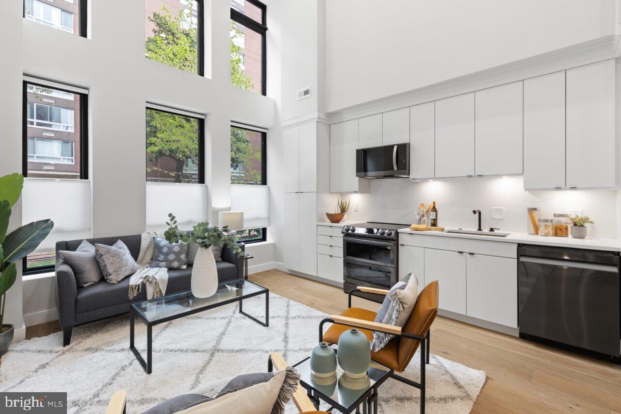 1208 M ST NW #11, WASHINGTON, District Of Columbia 20005, 2 Bedrooms Bedrooms, ,2 BathroomsBathrooms,Residential,For sale,1208 M ST NW #11,DCDC2214356 MLS # DCDC2214356