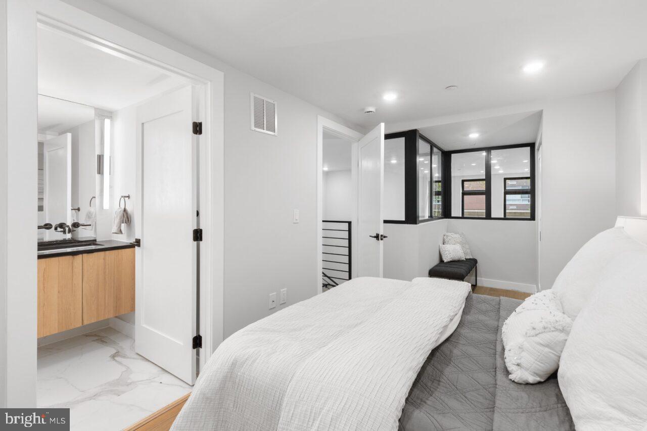 1208 M ST NW #11, WASHINGTON, District Of Columbia 20005, 2 Bedrooms Bedrooms, ,2 BathroomsBathrooms,Residential,For sale,1208 M ST NW #11,DCDC2214356 MLS # DCDC2214356