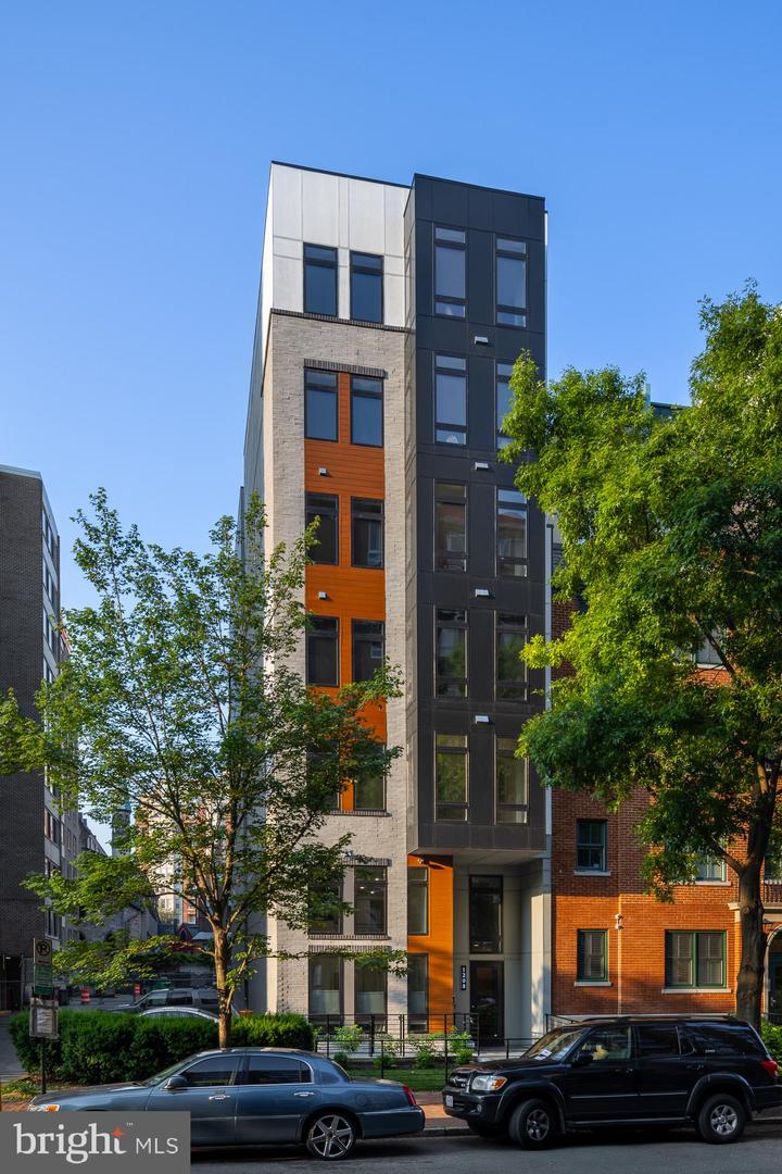 1208 M ST NW #11, WASHINGTON, District Of Columbia 20005, 2 Bedrooms Bedrooms, ,2 BathroomsBathrooms,Residential,For sale,1208 M ST NW #11,DCDC2214356 MLS # DCDC2214356