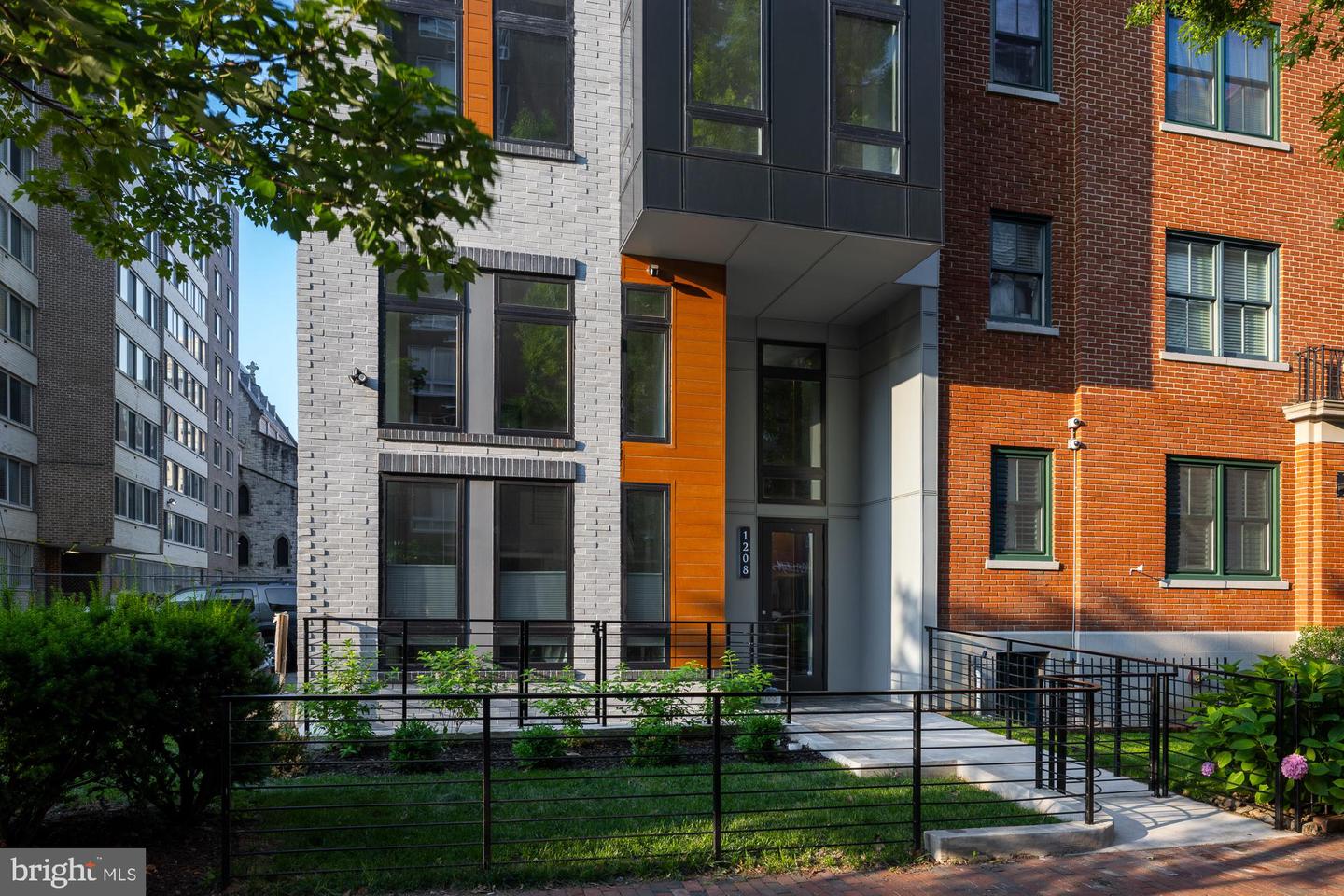 1208 M ST NW #22, WASHINGTON, District Of Columbia 20005, 2 Bedrooms Bedrooms, ,2 BathroomsBathrooms,Residential,For sale,1208 M ST NW #22,DCDC2214358 MLS # DCDC2214358