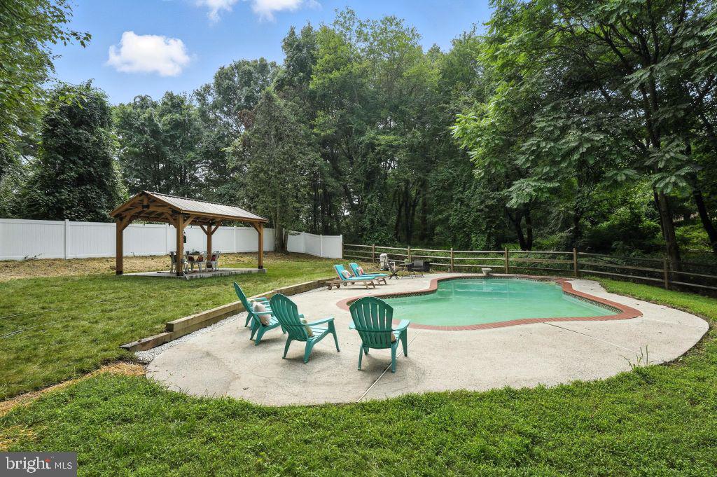 1536 WINDSTONE DR, VIENNA, Virginia 22182, 5 Bedrooms Bedrooms, ,5 BathroomsBathrooms,Residential,For sale,1536 WINDSTONE DR,VAFX2260172 MLS # VAFX2260172