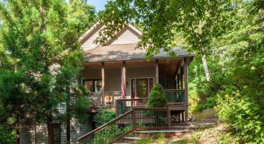 21 WEEPING ROCK LN, WINTERGREEN RESORT, Virginia 22967, 4 Bedrooms Bedrooms, ,4 BathroomsBathrooms,Residential,For sale,21 WEEPING ROCK LN,667634 MLS # 667634