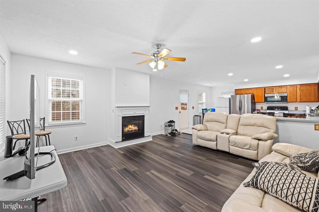402 4TH ST, GROTTOES, Virginia 24441, 3 Bedrooms Bedrooms, ,2 BathroomsBathrooms,Residential,For sale,402 4TH ST,VARO2002486 MLS # VARO2002486