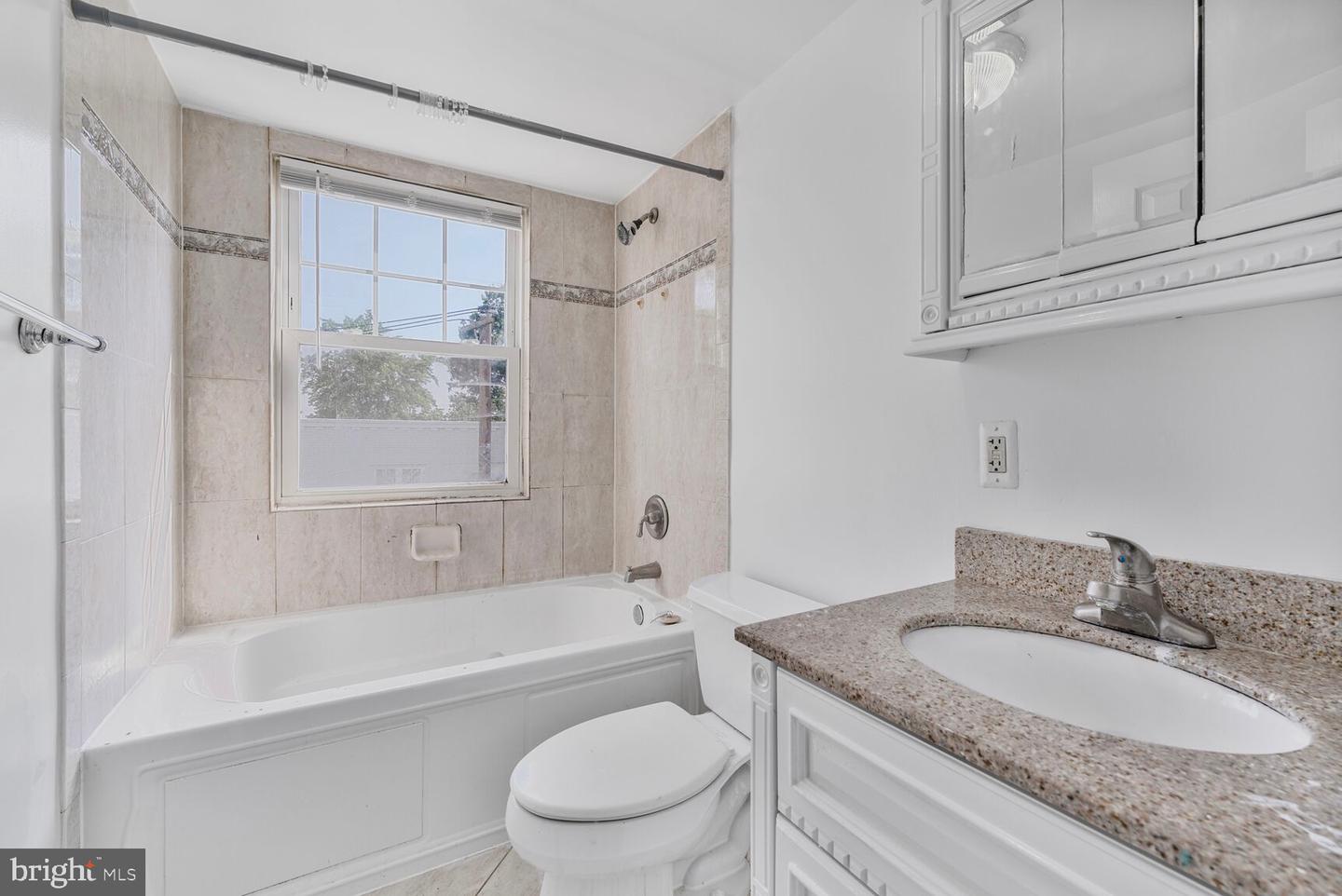 3876 9TH ST SE #301, WASHINGTON, District Of Columbia 20032, 2 Bedrooms Bedrooms, ,1 BathroomBathrooms,Residential,For sale,3876 9TH ST SE #301,DCDC2214408 MLS # DCDC2214408