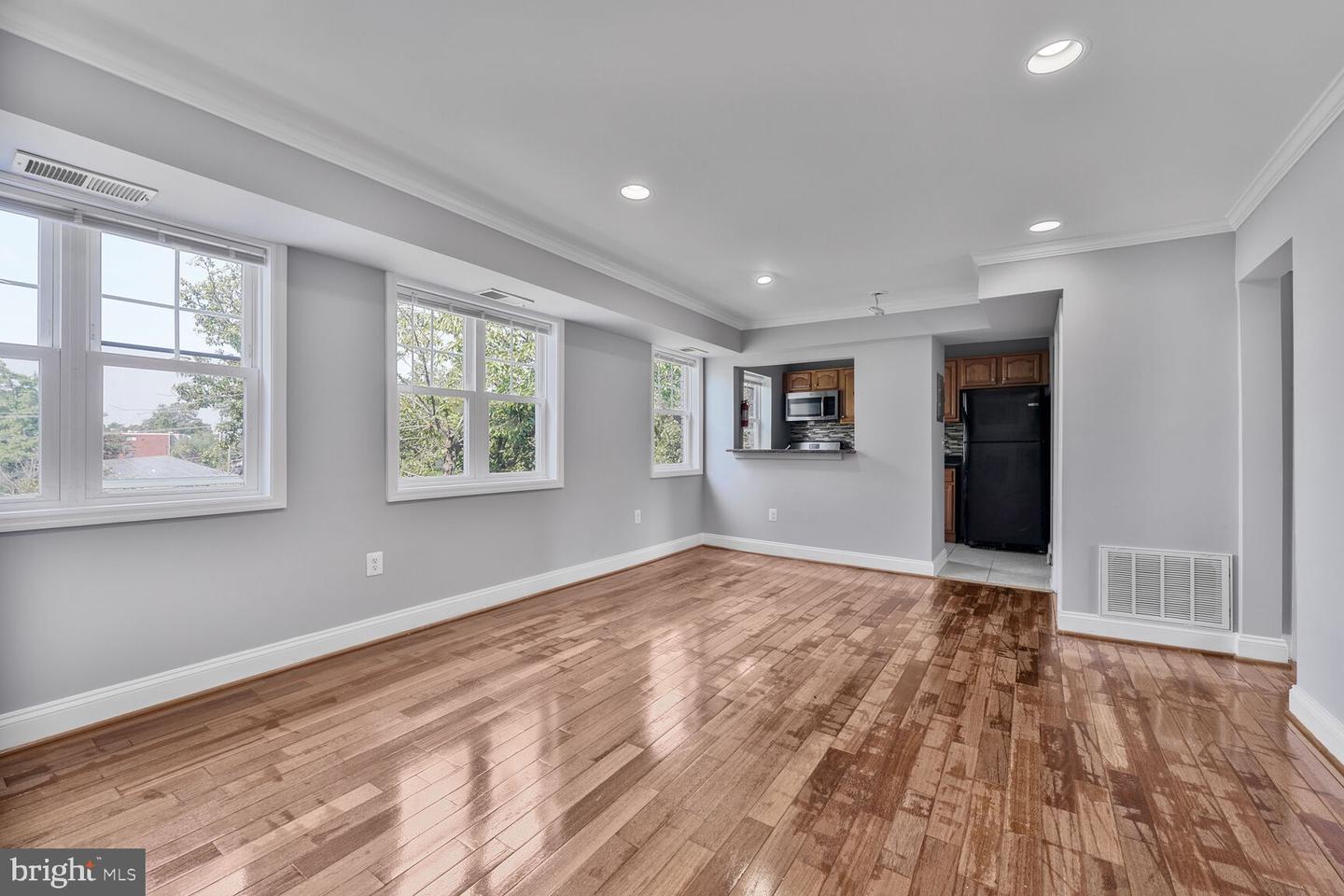 3876 9TH ST SE #301, WASHINGTON, District Of Columbia 20032, 2 Bedrooms Bedrooms, ,1 BathroomBathrooms,Residential,For sale,3876 9TH ST SE #301,DCDC2214408 MLS # DCDC2214408