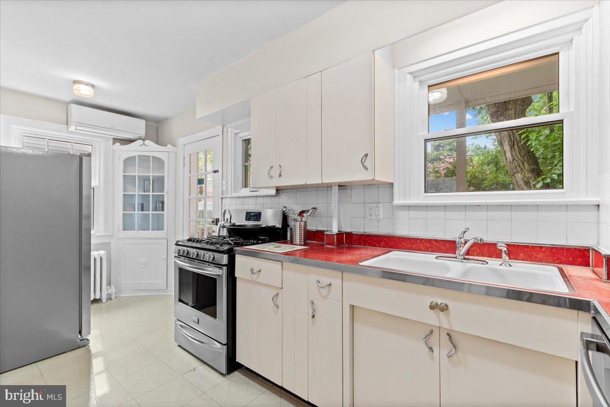 4332 CHESAPEAKE ST NW, WASHINGTON, District Of Columbia 20016, 3 Bedrooms Bedrooms, ,2 BathroomsBathrooms,Residential,For sale,4332 CHESAPEAKE ST NW,DCDC2214430 MLS # DCDC2214430