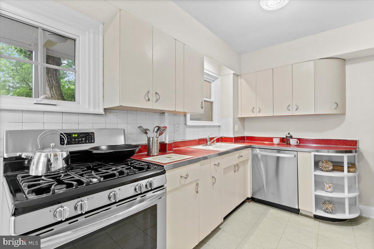 4332 CHESAPEAKE ST NW, WASHINGTON, District Of Columbia 20016, 3 Bedrooms Bedrooms, ,2 BathroomsBathrooms,Residential,For sale,4332 CHESAPEAKE ST NW,DCDC2214430 MLS # DCDC2214430