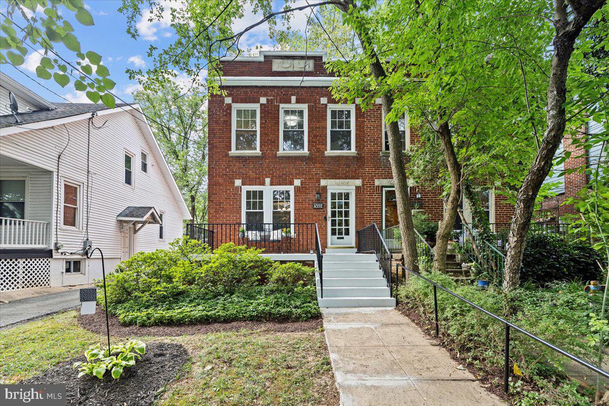 4332 CHESAPEAKE ST NW, WASHINGTON, District Of Columbia 20016, 3 Bedrooms Bedrooms, ,2 BathroomsBathrooms,Residential,For sale,4332 CHESAPEAKE ST NW,DCDC2214430 MLS # DCDC2214430