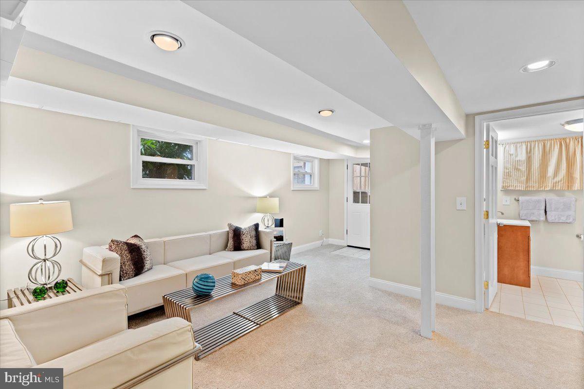 4332 CHESAPEAKE ST NW, WASHINGTON, District Of Columbia 20016, 3 Bedrooms Bedrooms, ,2 BathroomsBathrooms,Residential,For sale,4332 CHESAPEAKE ST NW,DCDC2214430 MLS # DCDC2214430
