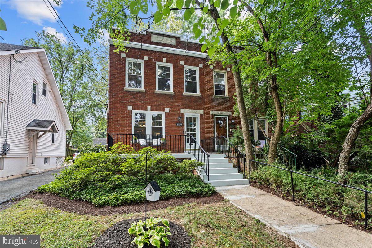 4332 CHESAPEAKE ST NW, WASHINGTON, District Of Columbia 20016, 3 Bedrooms Bedrooms, ,2 BathroomsBathrooms,Residential,For sale,4332 CHESAPEAKE ST NW,DCDC2214430 MLS # DCDC2214430