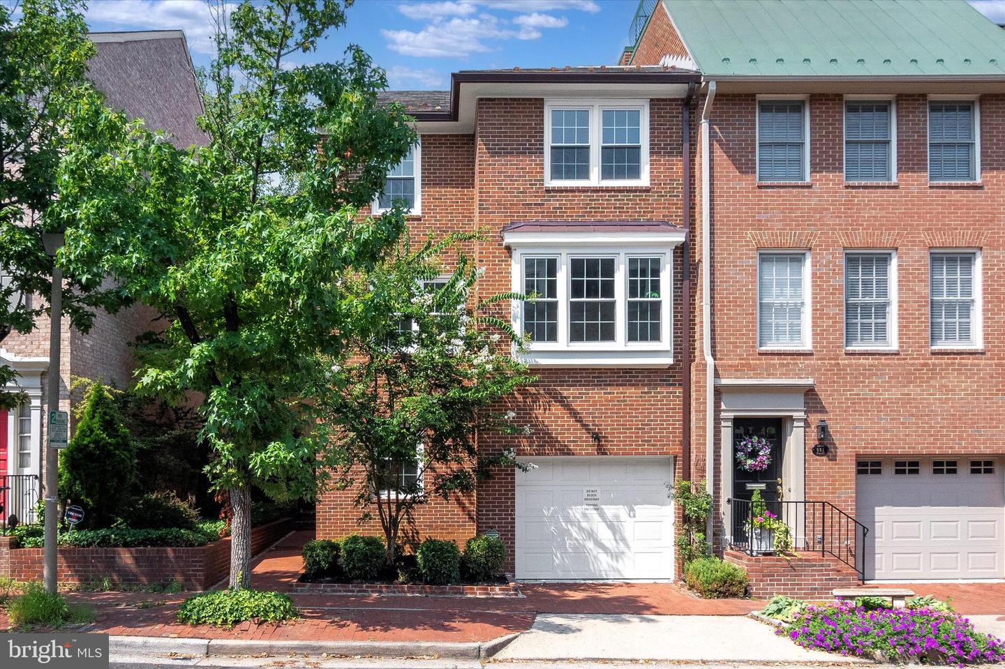 113 QUEEN ST, ALEXANDRIA, Virginia 22314, 4 Bedrooms Bedrooms, ,3 BathroomsBathrooms,Residential,For sale,113 QUEEN ST,VAAX2043708 MLS # VAAX2043708