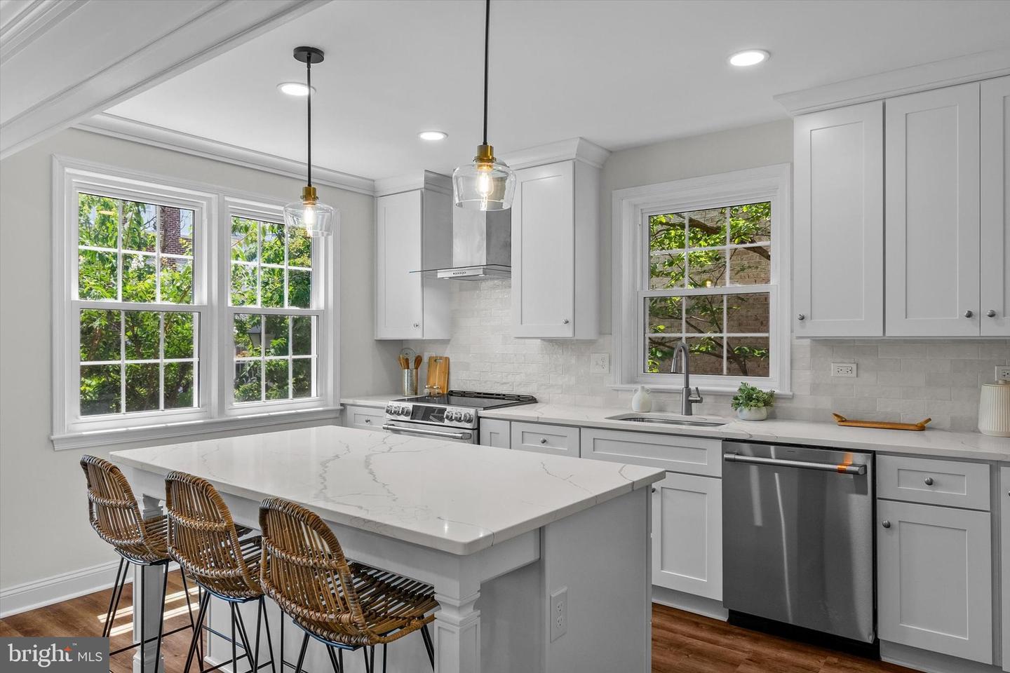 113 QUEEN ST, ALEXANDRIA, Virginia 22314, 4 Bedrooms Bedrooms, ,3 BathroomsBathrooms,Residential,For sale,113 QUEEN ST,VAAX2043708 MLS # VAAX2043708