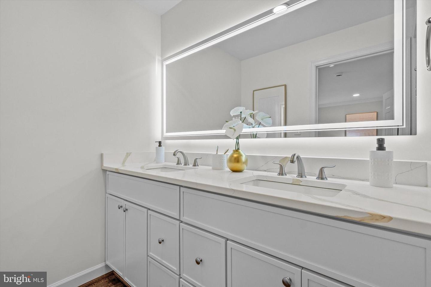 113 QUEEN ST, ALEXANDRIA, Virginia 22314, 4 Bedrooms Bedrooms, ,3 BathroomsBathrooms,Residential,For sale,113 QUEEN ST,VAAX2043708 MLS # VAAX2043708