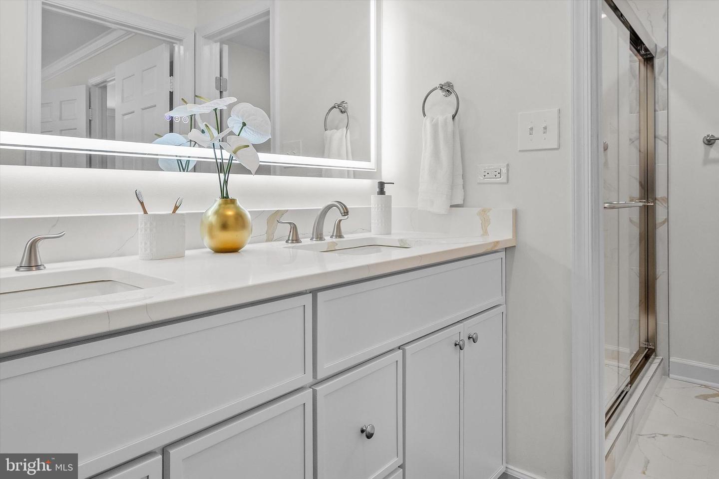 113 QUEEN ST, ALEXANDRIA, Virginia 22314, 4 Bedrooms Bedrooms, ,3 BathroomsBathrooms,Residential,For sale,113 QUEEN ST,VAAX2043708 MLS # VAAX2043708