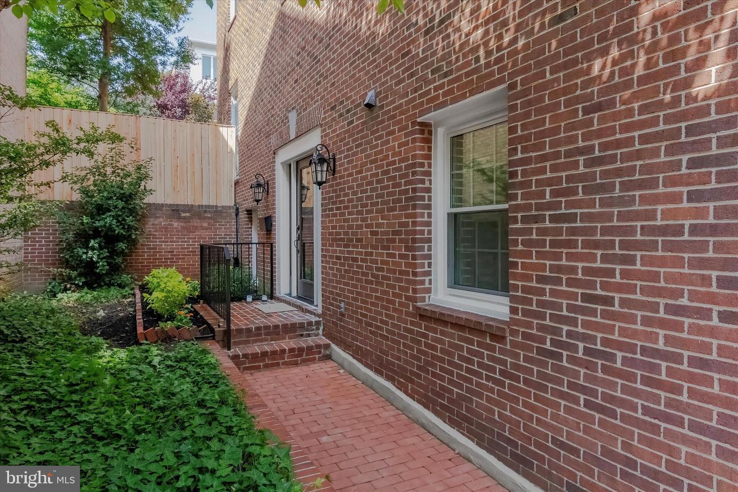 113 QUEEN ST, ALEXANDRIA, Virginia 22314, 4 Bedrooms Bedrooms, ,3 BathroomsBathrooms,Residential,For sale,113 QUEEN ST,VAAX2043708 MLS # VAAX2043708
