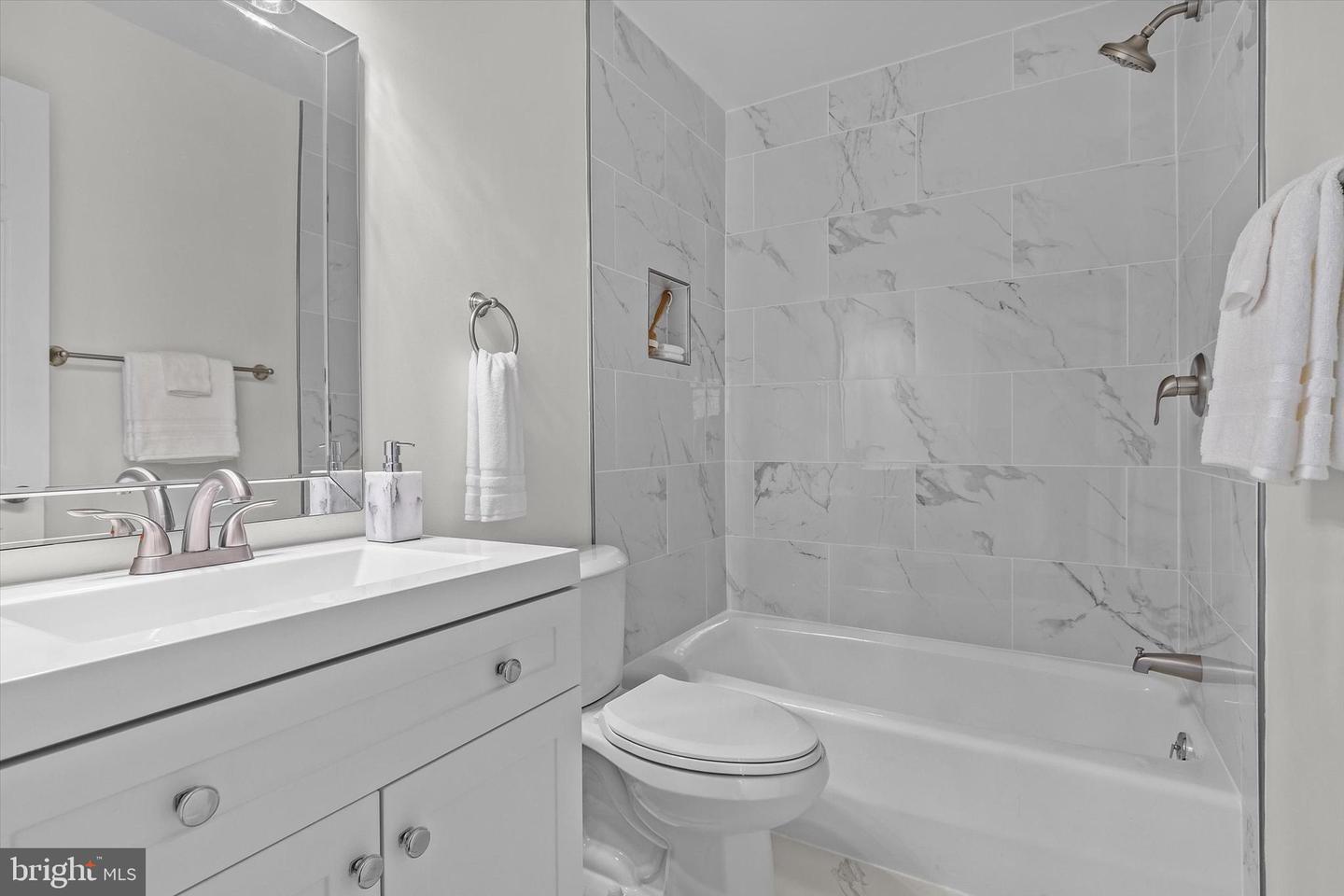 113 QUEEN ST, ALEXANDRIA, Virginia 22314, 4 Bedrooms Bedrooms, ,3 BathroomsBathrooms,Residential,For sale,113 QUEEN ST,VAAX2043708 MLS # VAAX2043708