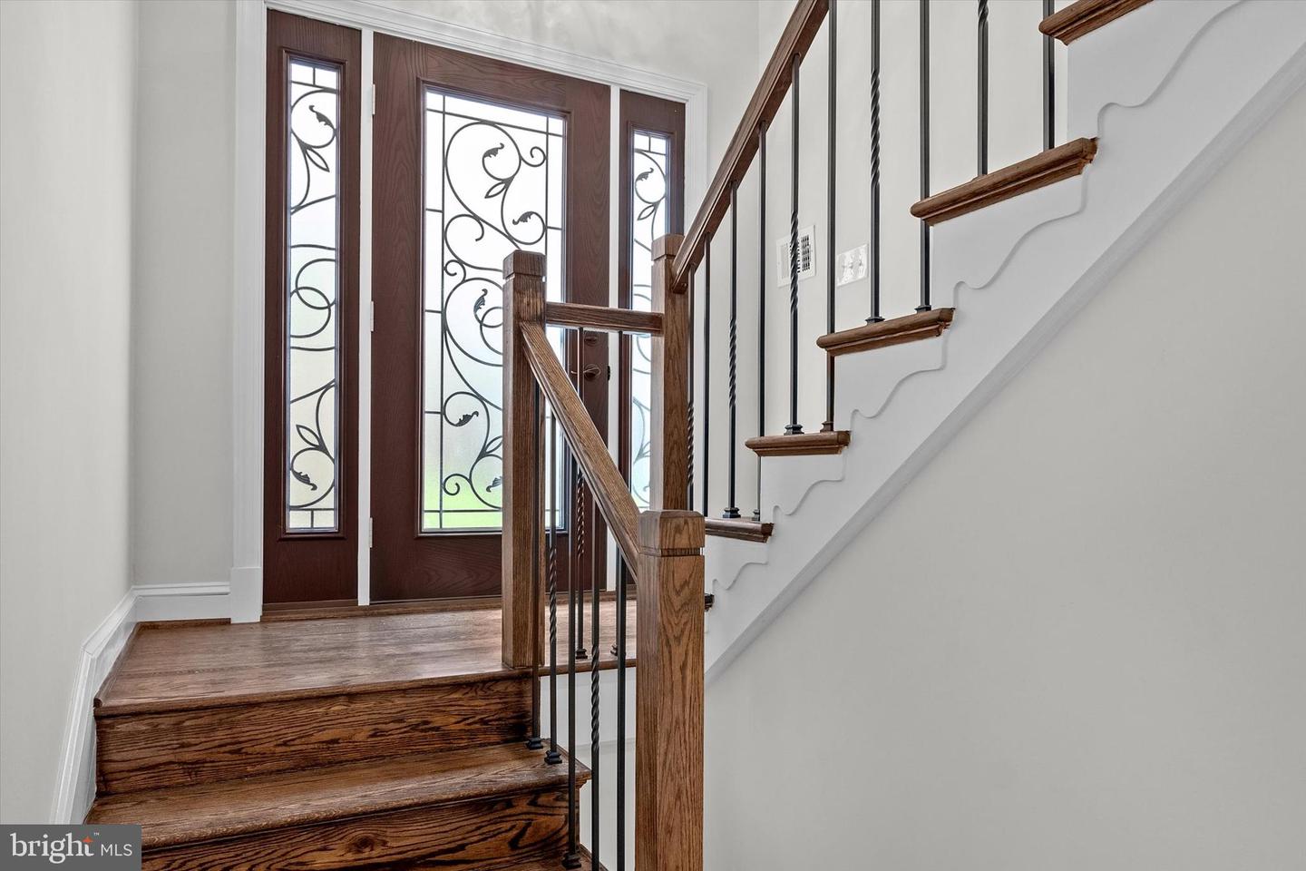 113 QUEEN ST, ALEXANDRIA, Virginia 22314, 4 Bedrooms Bedrooms, ,3 BathroomsBathrooms,Residential,For sale,113 QUEEN ST,VAAX2043708 MLS # VAAX2043708