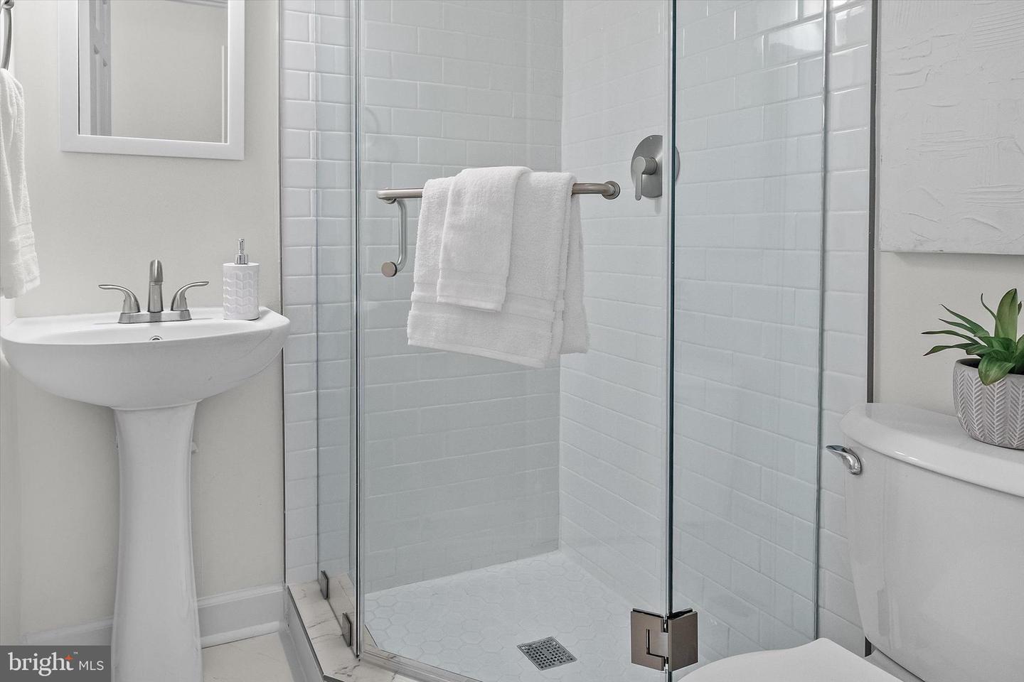 113 QUEEN ST, ALEXANDRIA, Virginia 22314, 4 Bedrooms Bedrooms, ,3 BathroomsBathrooms,Residential,For sale,113 QUEEN ST,VAAX2043708 MLS # VAAX2043708