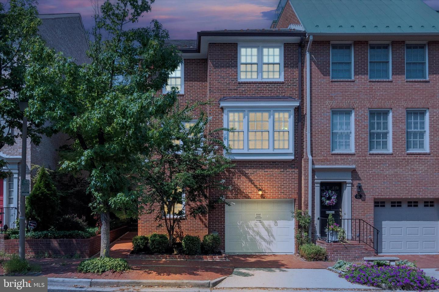 113 QUEEN ST, ALEXANDRIA, Virginia 22314, 4 Bedrooms Bedrooms, ,3 BathroomsBathrooms,Residential,For sale,113 QUEEN ST,VAAX2043708 MLS # VAAX2043708