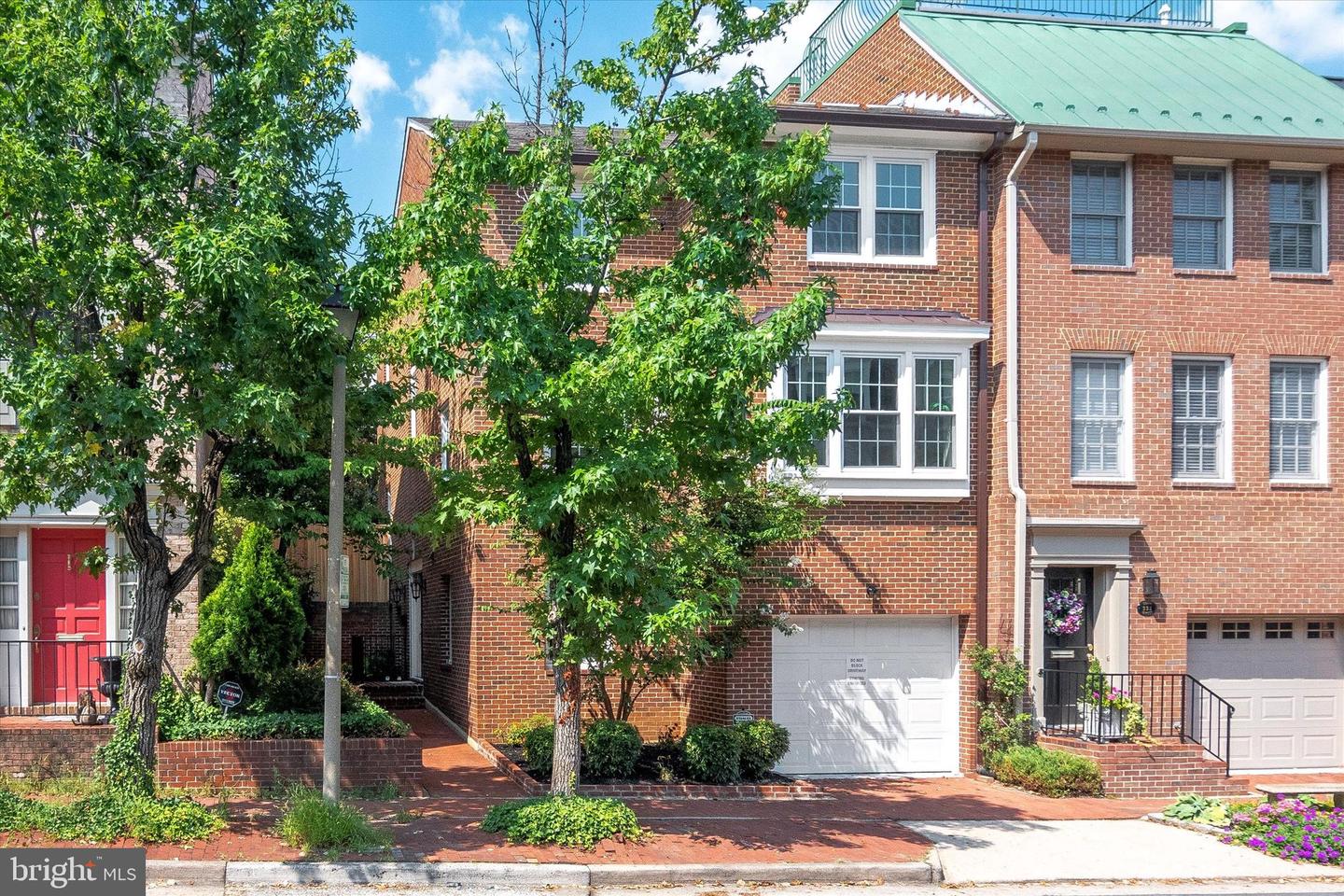 113 QUEEN ST, ALEXANDRIA, Virginia 22314, 4 Bedrooms Bedrooms, ,3 BathroomsBathrooms,Residential,For sale,113 QUEEN ST,VAAX2043708 MLS # VAAX2043708